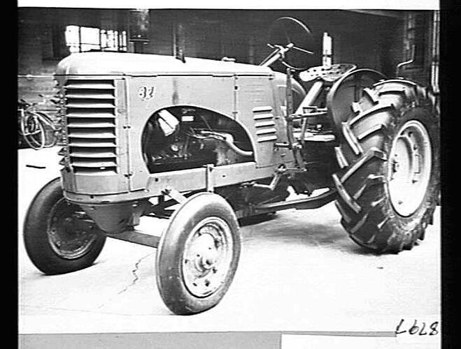 SUNPOWERLIFT TOOLBAR FOR 82 TRACTOR. JUL 1946