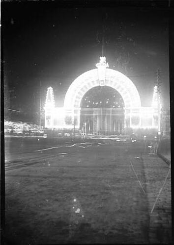 Stereograph - Glass, Illuminated Fountain Arch, Federation Celebrations, Melbourne, 1901