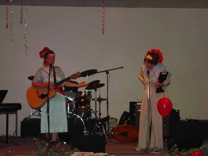 Musical entertainment at the 2005 Benalla Women on Farms Gathering