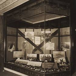 Photograph - Kodak Australasia Ltd, Shop Front Display of War Photographs, Queen Street, Brisbane, 1914-1918