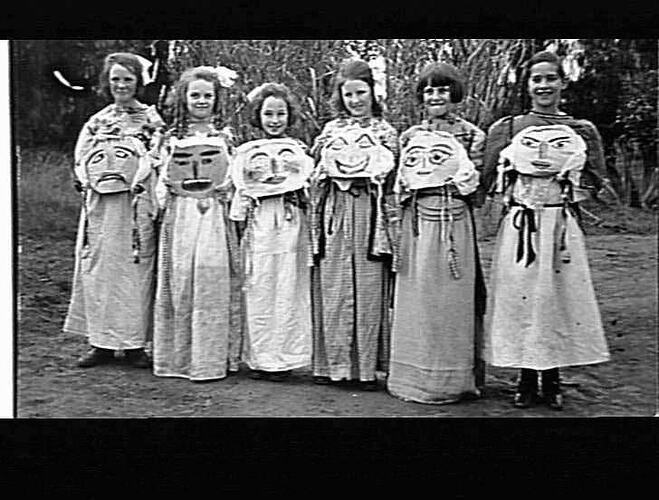 MERRIGUM - CONCERT GROUP - RAG DOLLS - MASKS REMOVED