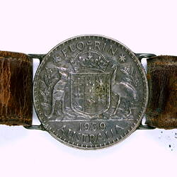 Detail of florin front on identity bracelet.