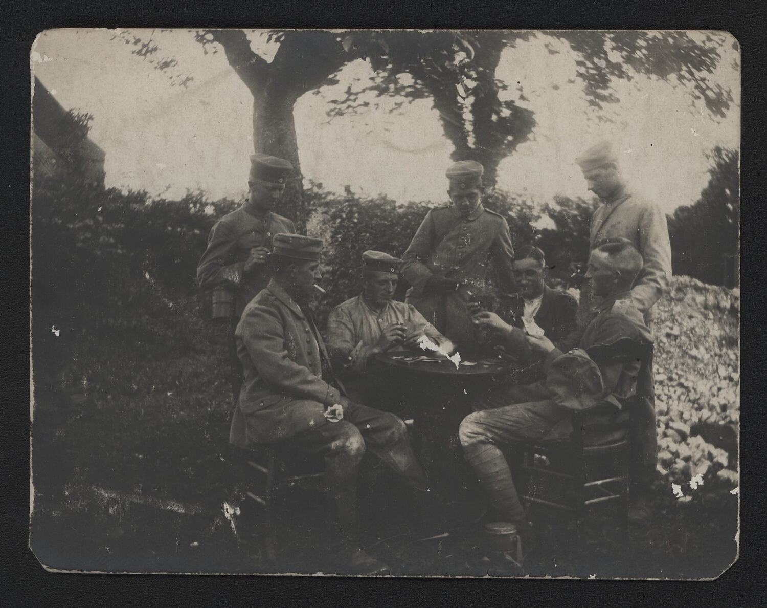 Photograph German Soldiers Playing Cards, World War I, 19141918