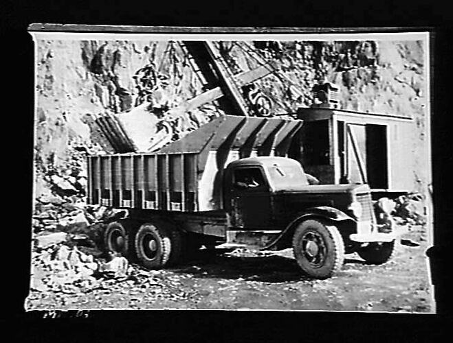 "INTERNATIONAL HARVESTER"