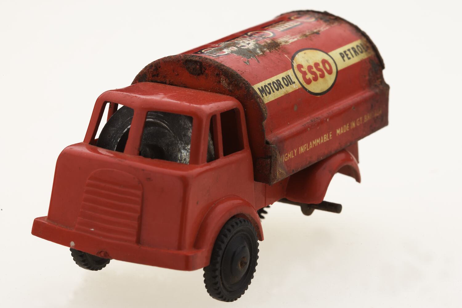 toy-petrol-tanker-esso-metal-red-circa-1950s