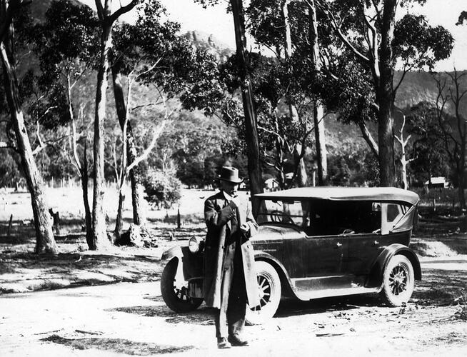 [Motoring in the Grampians, about 1929. The road from Ararat to Halls Gap was opened in 1927 after lobbying from tourist groups.]