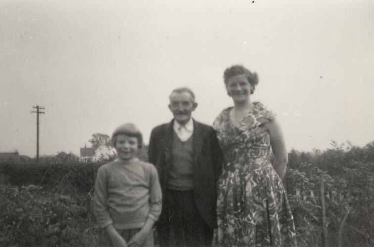 Mary Barlow, Jennifer Ward and Arthur Needham, Mattersey Thorpe, 1961