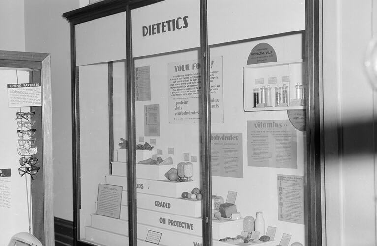 Dietetics display in Queen's Hall, Institute of Applied Science (Science Museum), Melbourne, 1967