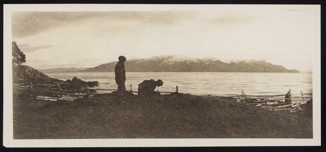 An-ma-tsing-this [George] and Jean Hamilton excavation of a kitchen midden on Navarino Island during May 1929