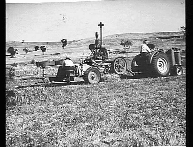 ENGINE FUNCT. PICKUP BALER AT SOL GREENS BACCHUS MARSH : JAN.1943