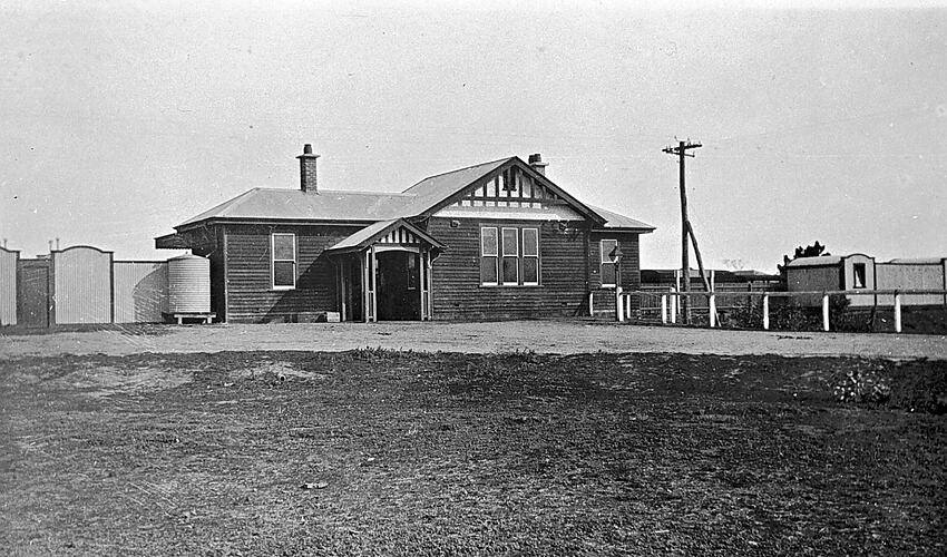 [Sea Lake Station, circa 1920.]