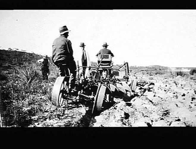NO. 15. SUNBOW WORKING AT A DEMONSTRATION HELD AT TINTINARA S.A. MARCH 1929.