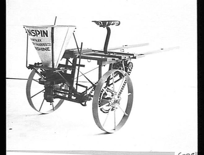 SUNSPIN FERTILIZER SPREADER. MAY 1941