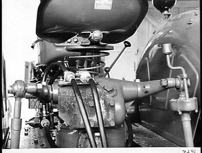 744D 3 POINT LINKAGE WITH ATTACHMENT FOR REMOTE CYLINDER: AUG 1954