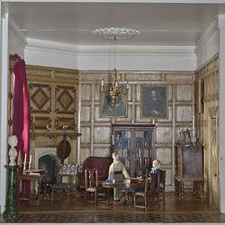 Pendle Hall Dolls' House - Room 14 Library