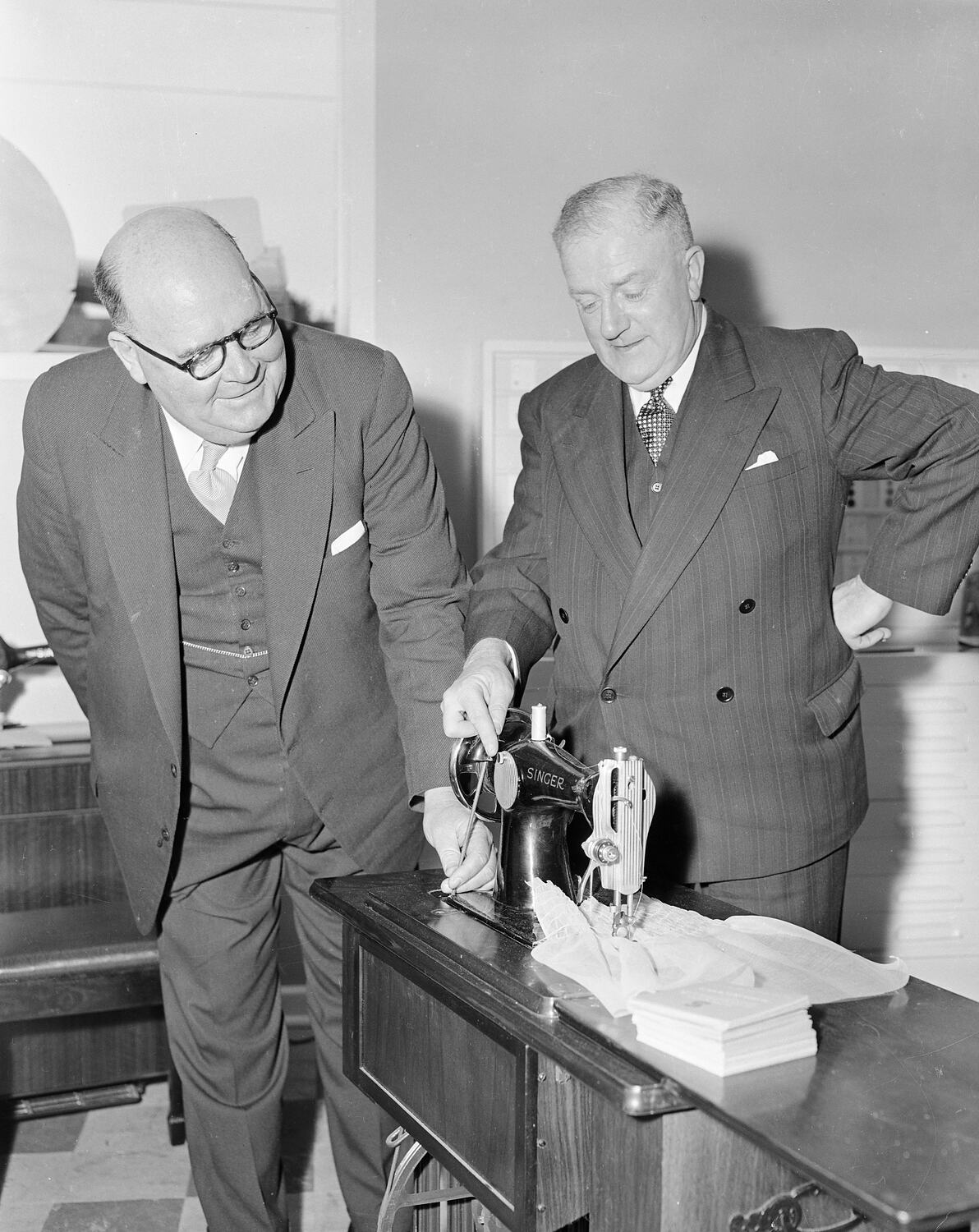 Negative Singer Sewing Machine Co, Man Demonstrating a Sewing Machine