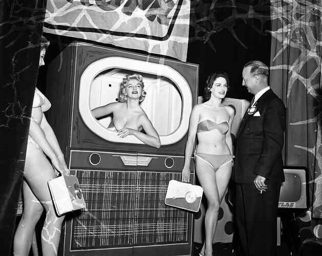 Promotional Models, Chevron Hotel, Melbourne, Victoria, 1957