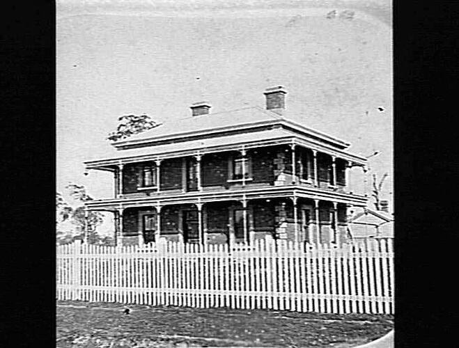 BAIRNSDALE - PITTS HOUSE