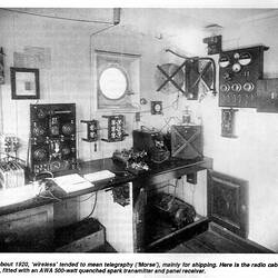 Ship's radio room before 1920