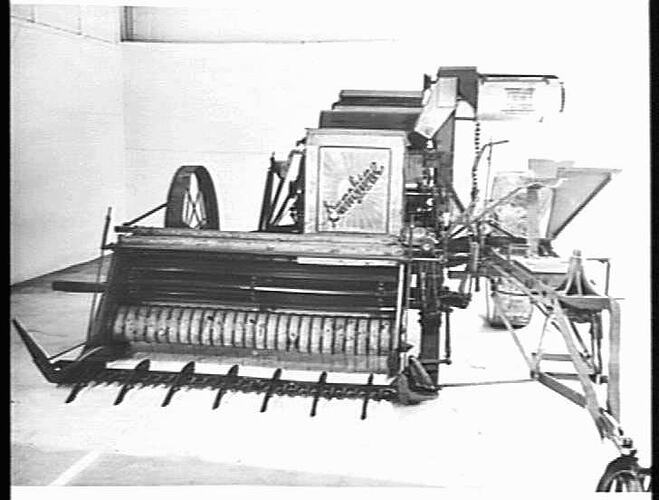 NO. 4 PICKUP W/- CUTTER BAR: SEPT 1944