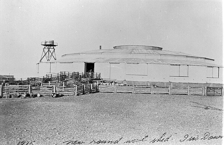 1915. NEW ROUND WOOL SHED. ISIS DOWNS.