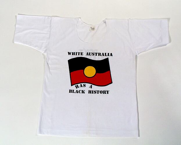 T-Shirt - White Australia has a Black History