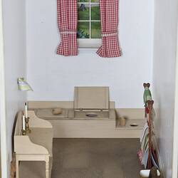 Dolls' House - F.A. Clemons, 'Pendle Hall', 1940s, Room 4, Bathroom and Toilet, Furnished