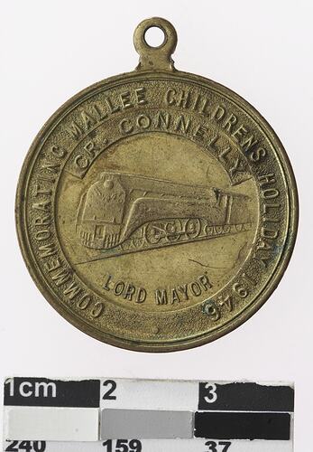 Round medal with train and text surrounding.