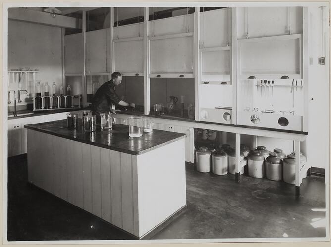 Kodak Australasia Pty Ltd, Doctors & Sensitisers Preparation Room, Abbotsford, 1938