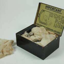 Morse signalling lamp and its parts