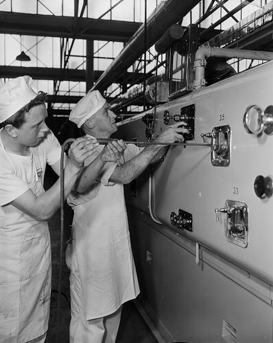 Swallow & Ariell Ltd, Employees at the Biscuit Manufactory, Port Melbourne, Victoria, Dec 1958
