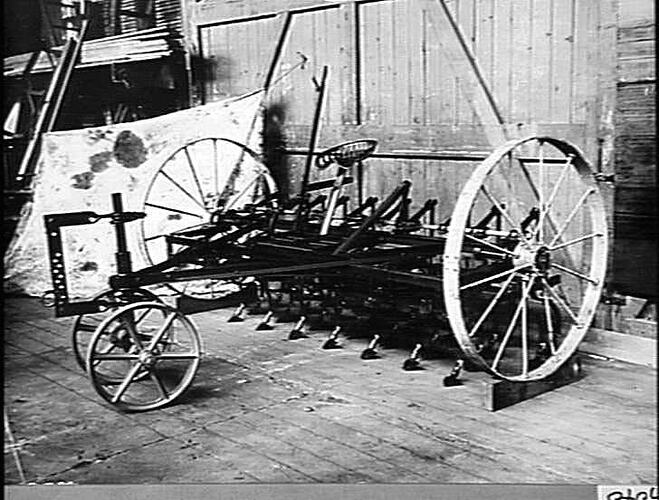 PHOTO SHOWS `SUNDIGGER' TAKEN FEB 1921