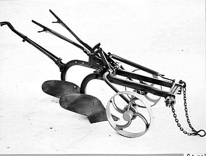 2 FUR SUNBIRD WITH OVER-BEAM AXLES. JAN 1942