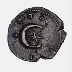 Roughly round coin, star within crescent next to globe. Text around.