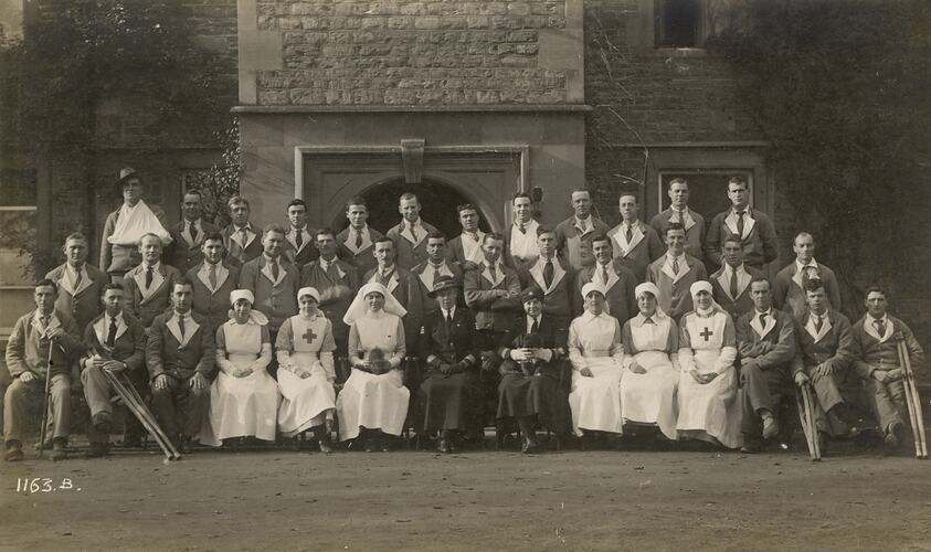 Group of Nurses & Wounded Soldiers, Hospital, England, World War I, 1914-1918