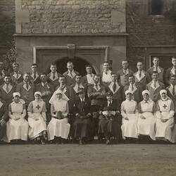 Group of Nurses & Wounded Soldiers, Hospital, England, World War I, 1914-1918