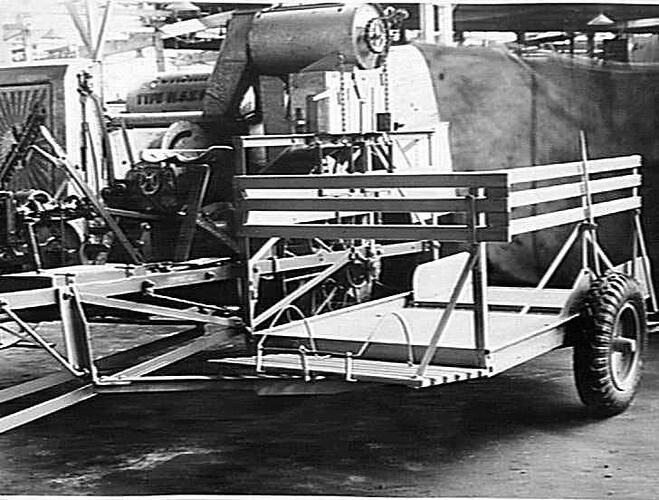 BAGGING PLATFORM ON NO. 2 H.S.T. HEADER: 1939
