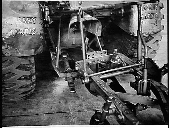 M-H 802 M/B PLOW & 102 JNR. WITH POWERLIFT: 12 NOV 1947