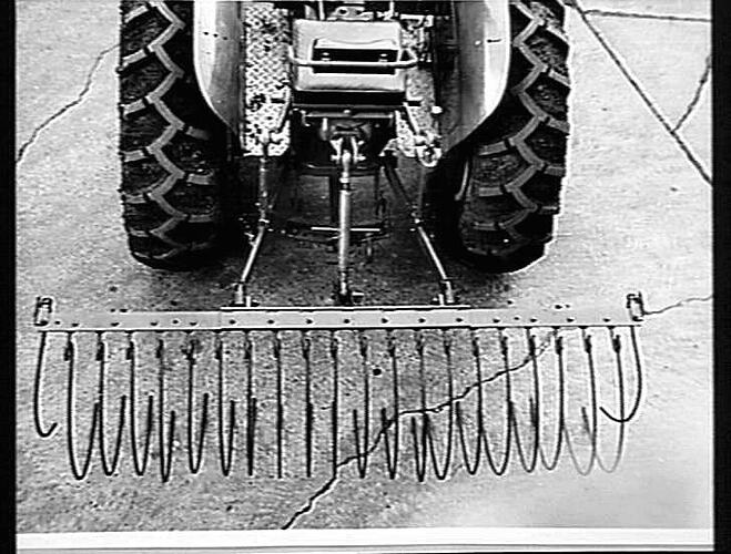 3 POINT LINKAGE DUMP RAKE FITTED TO 44K SPECIAL. AUG 1956