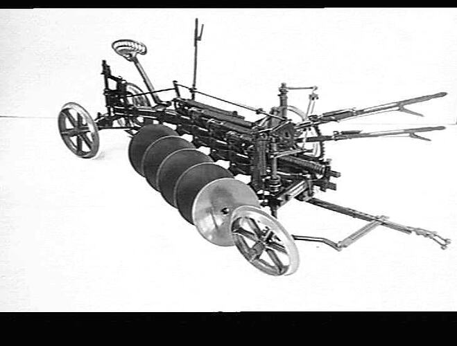 SUNBOW W/- TRACTOR LEVERS & PULL: JUNE 1930