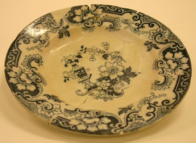 Ceramic - vessel - plate - earthenware Paste(?).