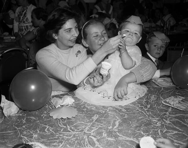 Swallow & Ariell Ltd, Children at a Christmas Party, Port Melbourne, 19 Dec 1959