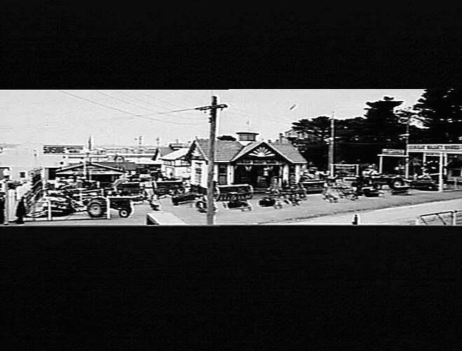 NO. 1 STAND. ROYAL SHOW MELBOURNE. SEPT 1948 (`COMMANDO' CAMERA 10.30 A.M.)
