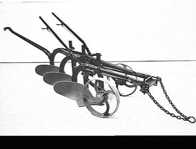 3 FUR SUNBIRD M/B PLOUGH. AUG 1933