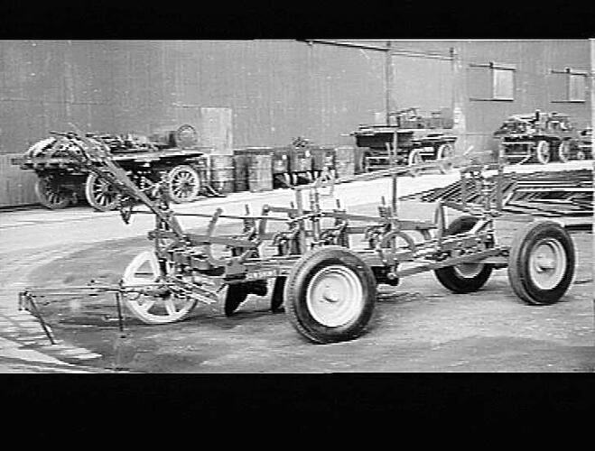 4 FUR SUNVERTICAL (STH AFRICA ONLY). JUNE 1955