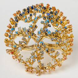 Large-scale, openwork design gold oval ring set with multicoloured microplastics.