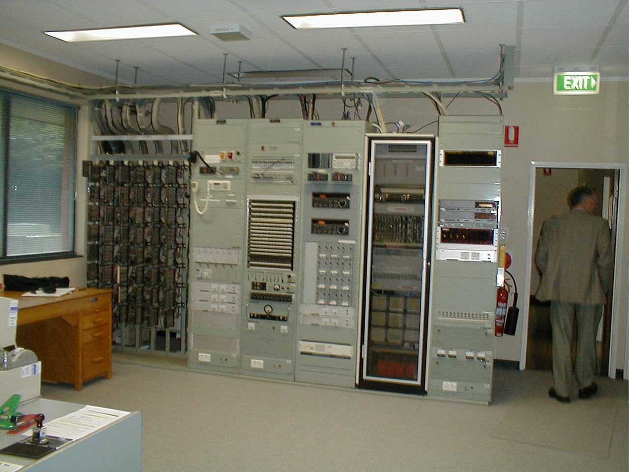 digital-photograph-radio-equipment-melbourne-coastal-radio-station-2002