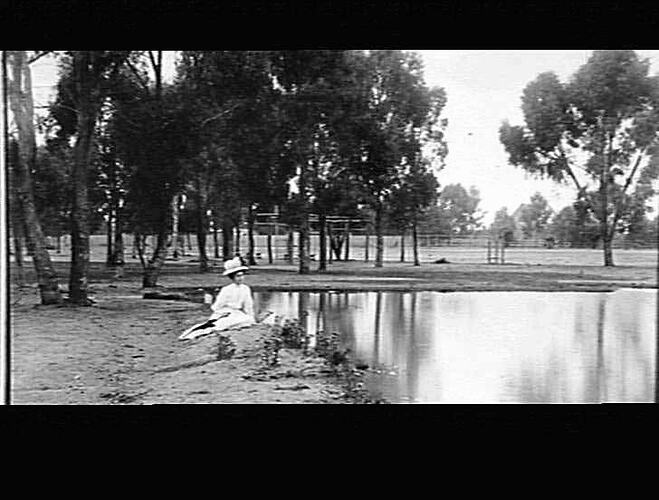 MERRIGUM - PARK LAKE - WOMAN SITTING ON BANK