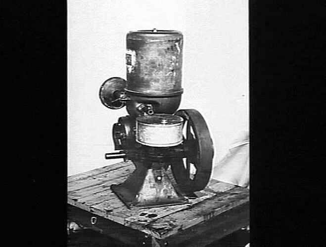 `SUNPET' ENGINE WITH SINGLE FLYWHEEL: APRIL 1921