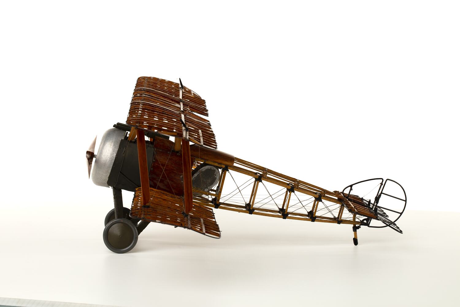 Maquette d'avion en bois SOPWITH CAMEL F1 1/16